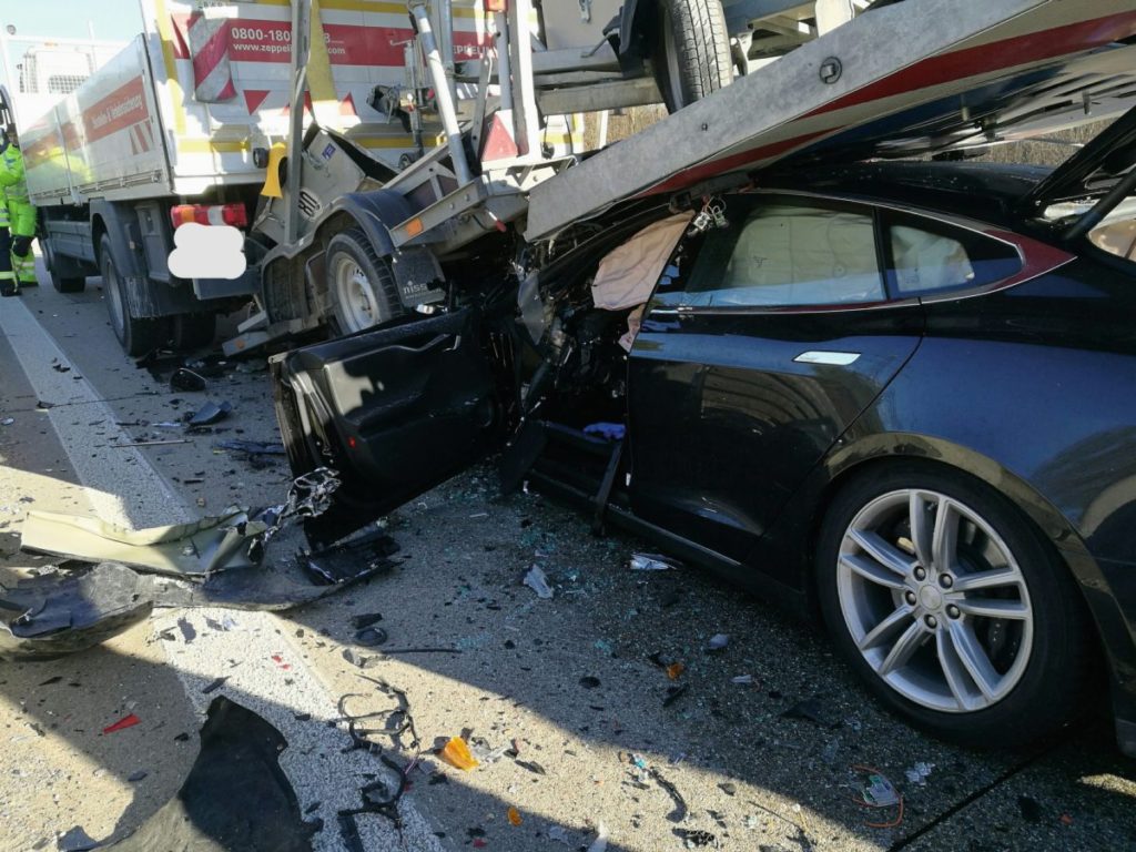 Tesla Model-S crash