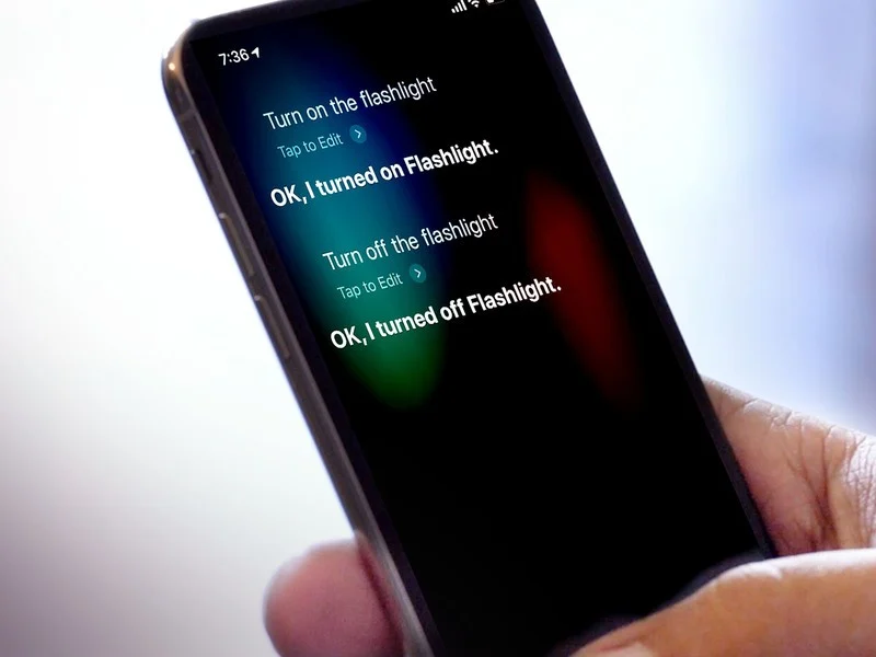 Turn Off Flashlight on iPhone 12 with Siri